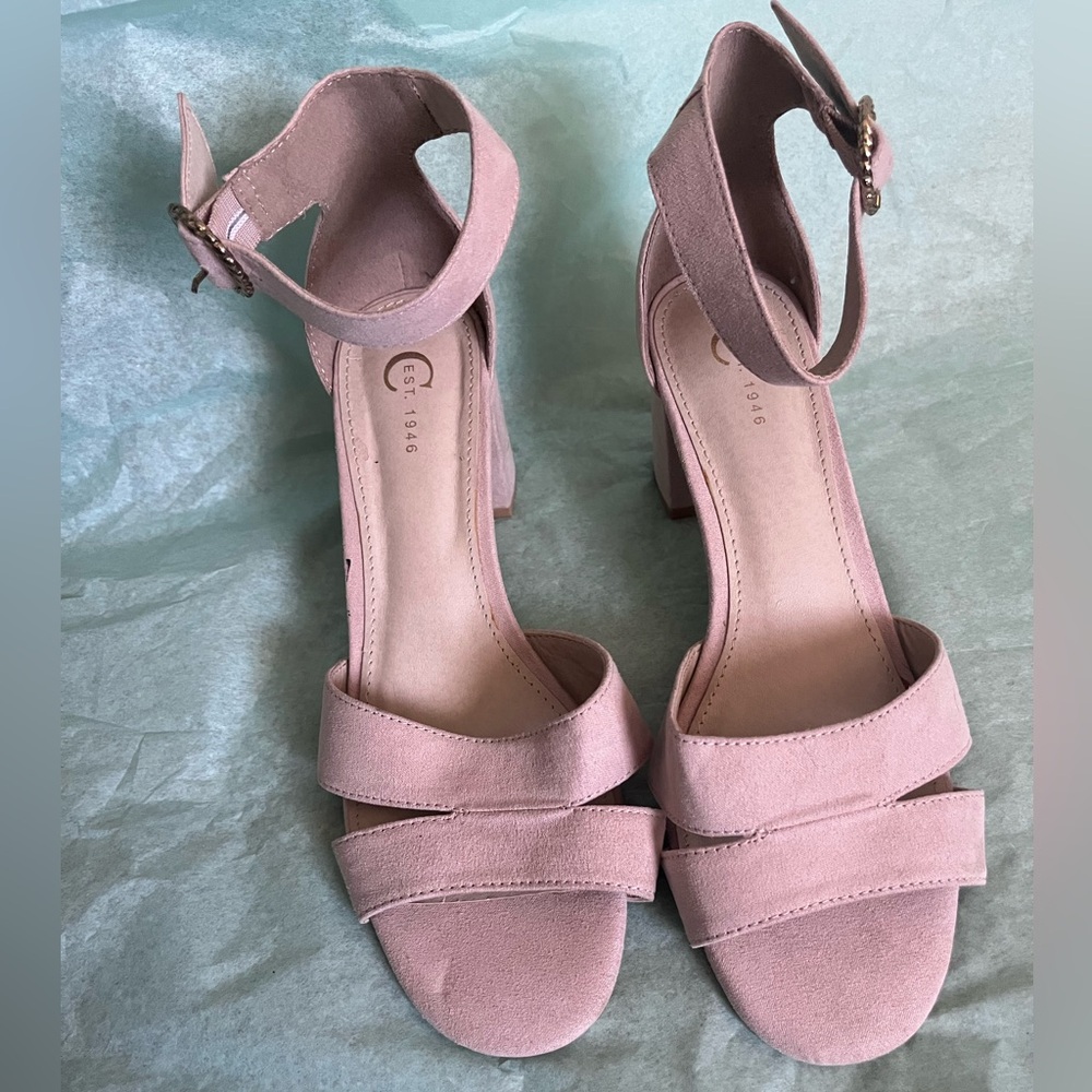 Classic Women's Ankle-Strap Block Heel Sandals - tan